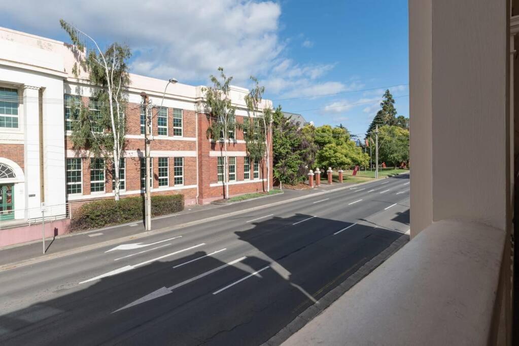 Generous Victorian Terrace In Cbd - Parking & Wifi Apartment Launceston Exterior photo