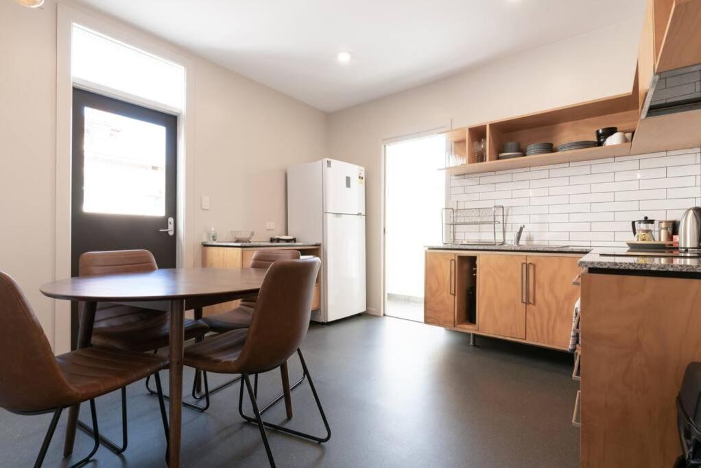 Generous Victorian Terrace In Cbd - Parking & Wifi Apartment Launceston Exterior photo